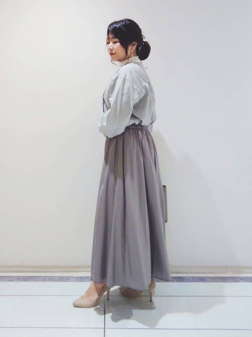 TOMOMIさんの「INDIVI｜【洗える／薄手／ラメ】シアーラメニット」を使ったコーディネート