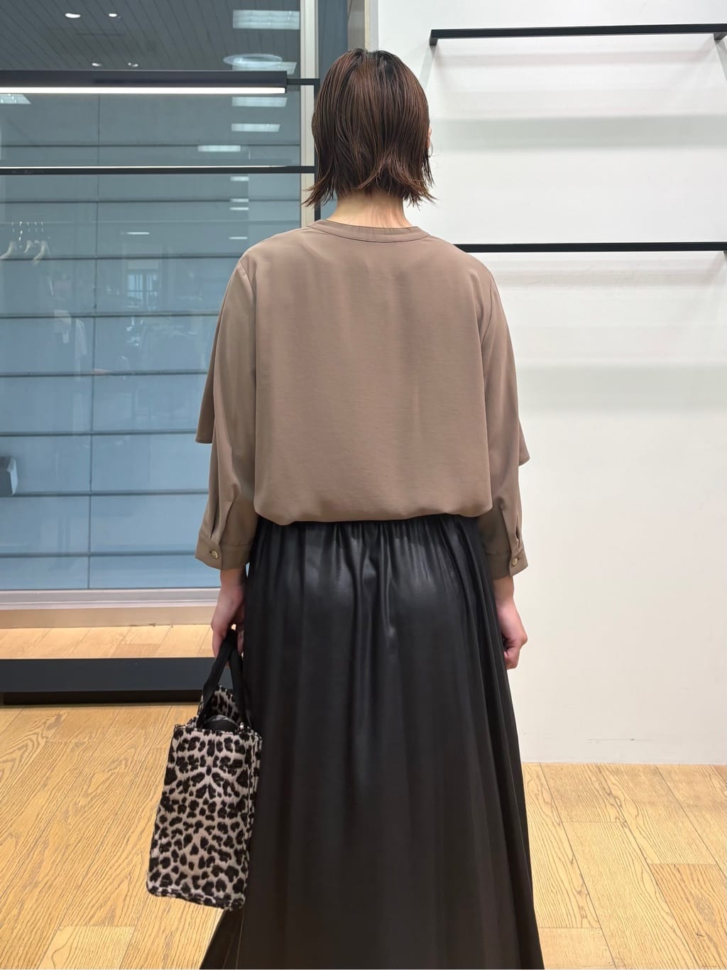 asamiさんの「INDIVI｜【羽織りとしても活躍！】ケープカラーブラウス」を使ったコーディネート