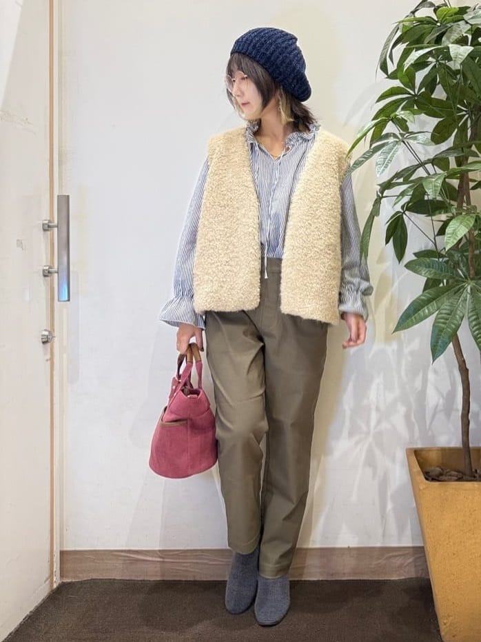 misakiさんの「SHOO･LA･RUE｜ふわふわファーベスト」を使ったコーディネート