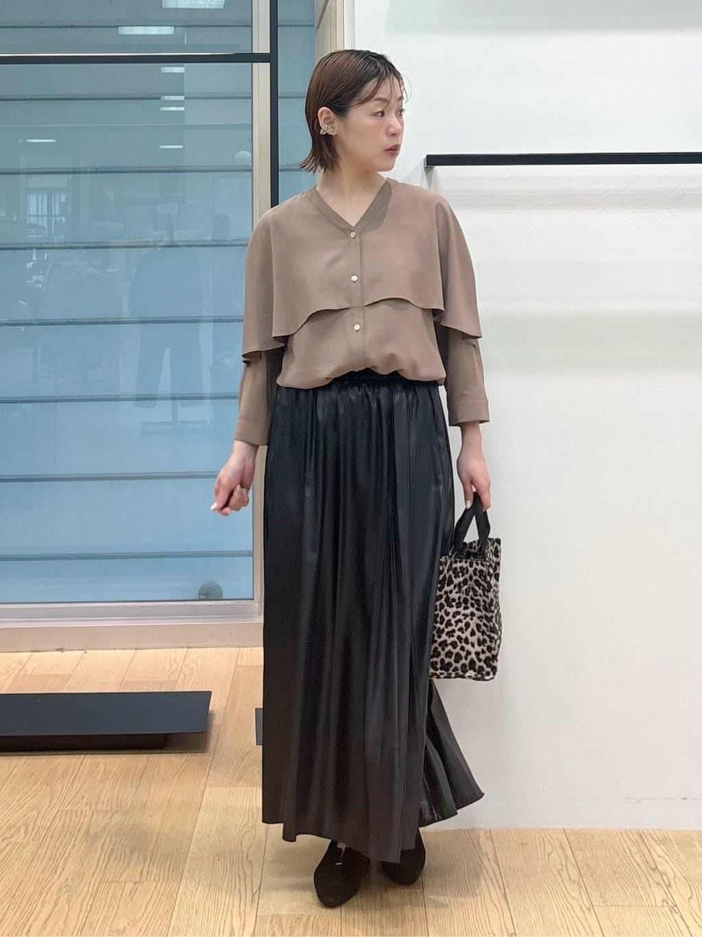 asamiさんの「INDIVI｜【羽織りとしても活躍！】ケープカラーブラウス」を使ったコーディネート