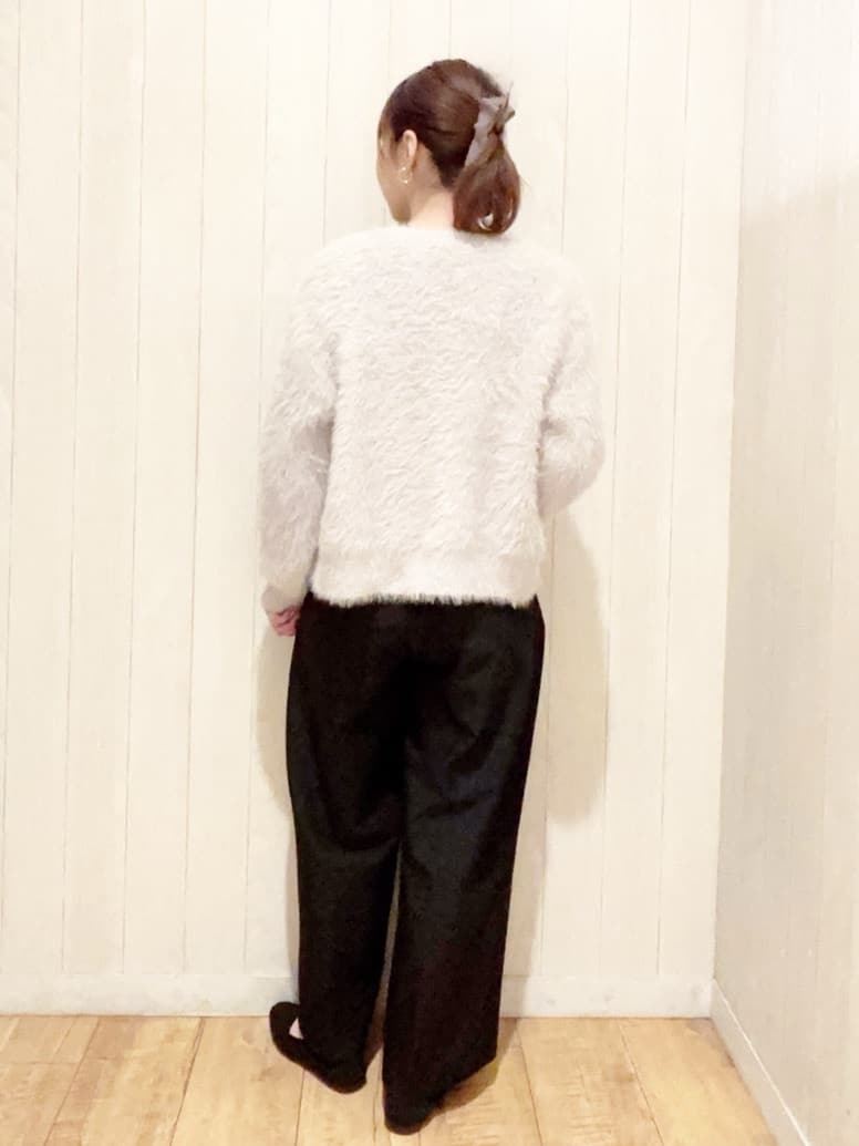 あいこさんの「SHOO･LA･RUE｜【洗濯機可/S-LL】すっきり上品きれい見え タックワイドパンツ」を使ったコーディネート