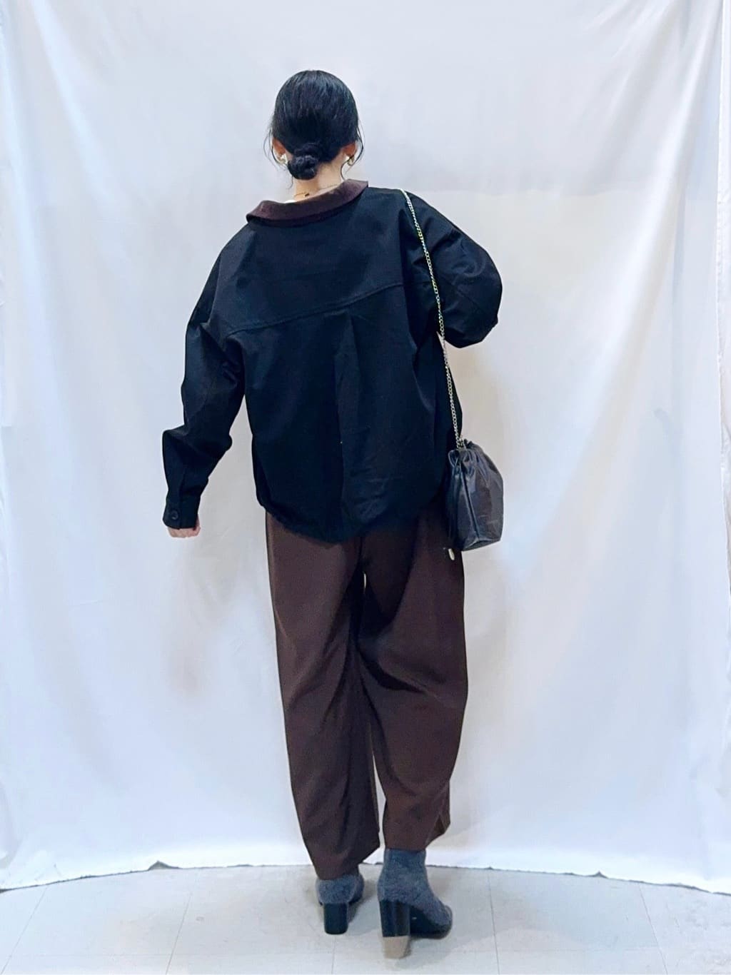 𝐇𝐢𝐫𝐨𝐦𝐢さんの「SHOO･LA･RUE｜大人カジュアルな一着。カバーオール」を使ったコーディネート