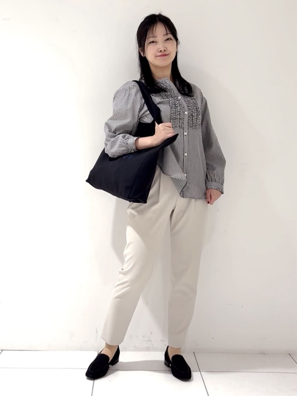momokoさんの「INDIVI｜【洗える】胸元タックフリル長袖ブラウス」を使ったコーディネート