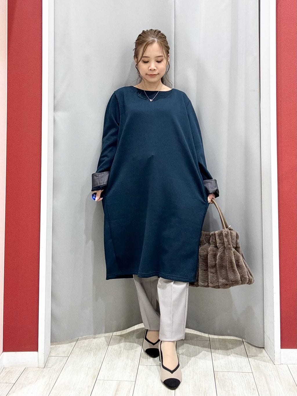 shioさんの「SHOO･LA･RUE｜【洗濯機可/S-3L/美脚シルエット】通勤・セレモニーにも　きちんと見えする ソフトスティックパンツ」を使ったコーディネート