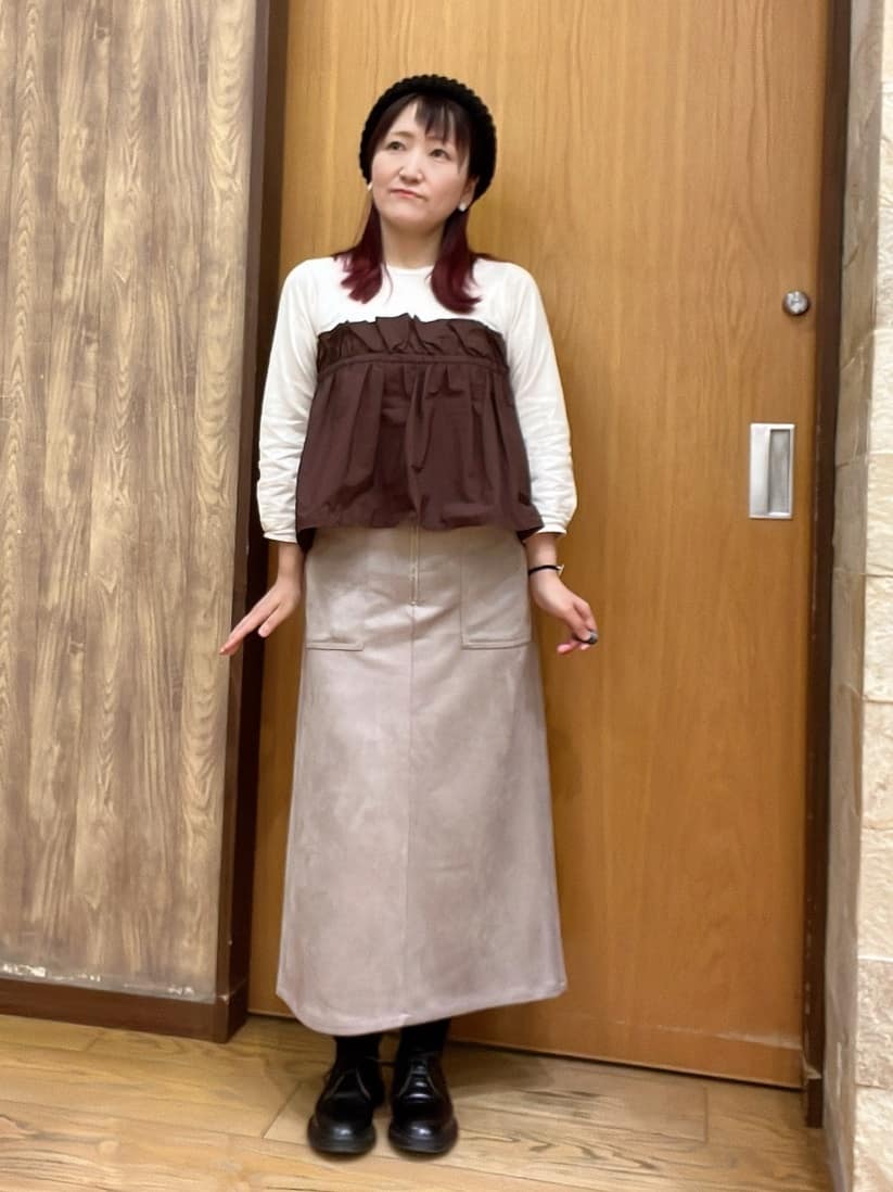 ゆっきーさんの「SHOO･LA･RUE｜【洗濯機可/S-LL】1枚で華やか フリルドッキングトップス」を使ったコーディネート