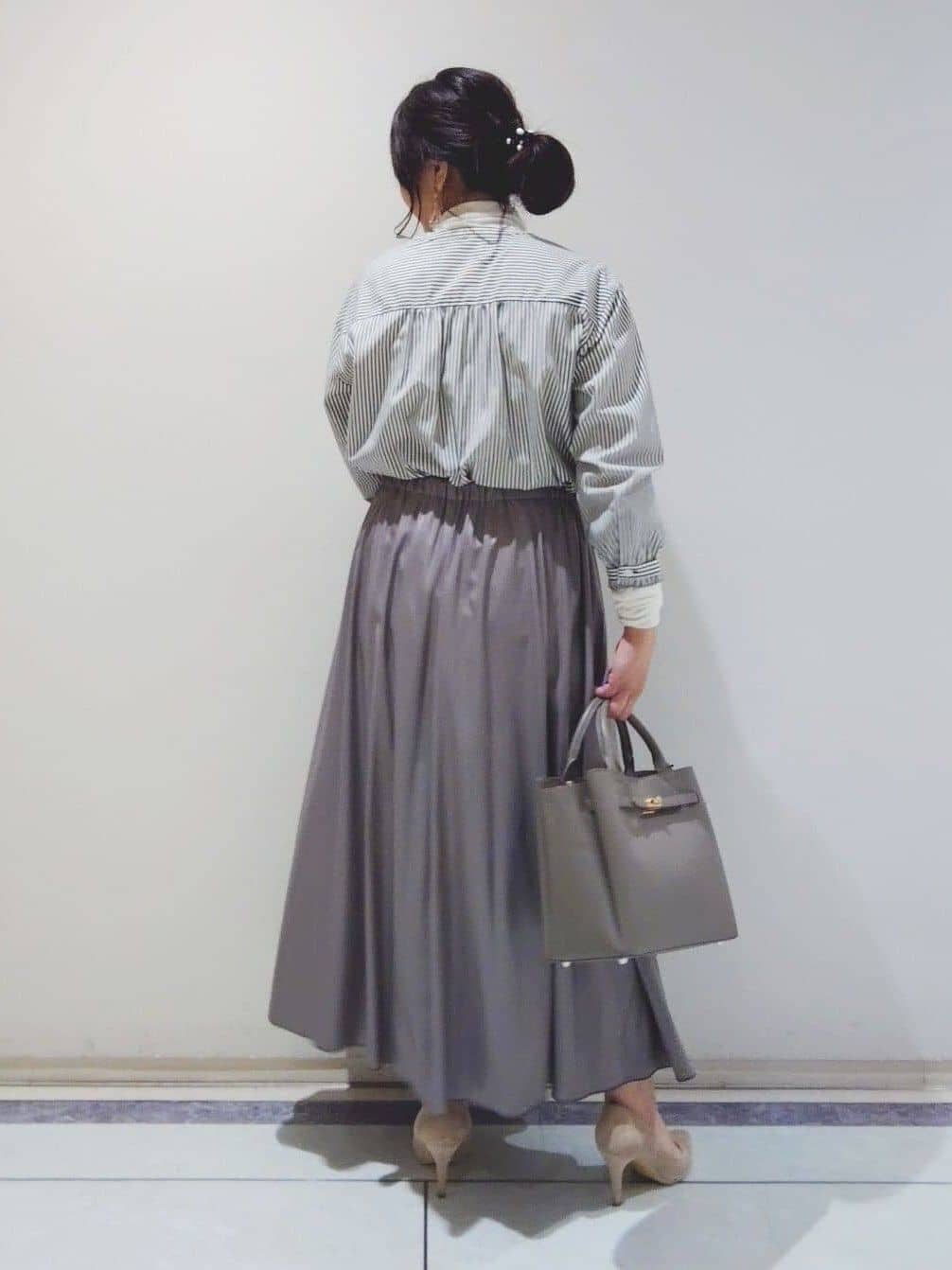 TOMOMIさんの「INDIVI｜【洗える／薄手／ラメ】シアーラメニット」を使ったコーディネート