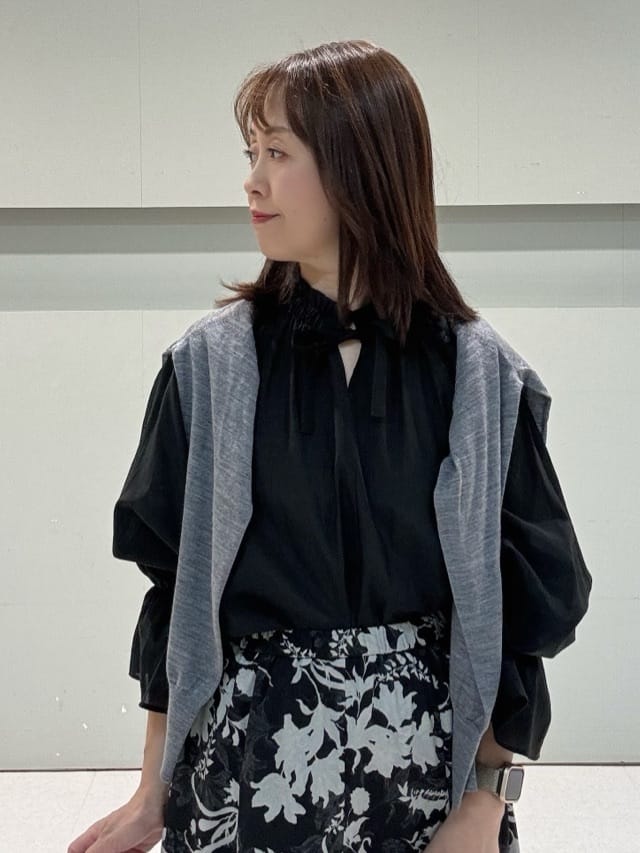makiさんの「UNTITLED｜【アンサンブル可/洗える/Vネック】ウールシルクカーディガン」を使ったコーディネート