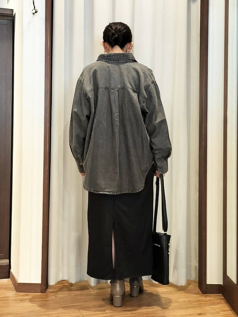 chami さんの「SHOO･LA･RUE｜【S-LL】こなれ感をプラスする BIGポケットデニムシャツ」を使ったコーディネート