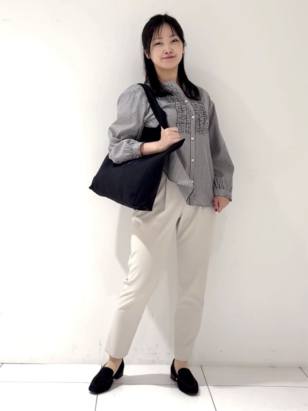 momokoさんの「INDIVI｜【洗える】胸元タックフリル長袖ブラウス」を使ったコーディネート