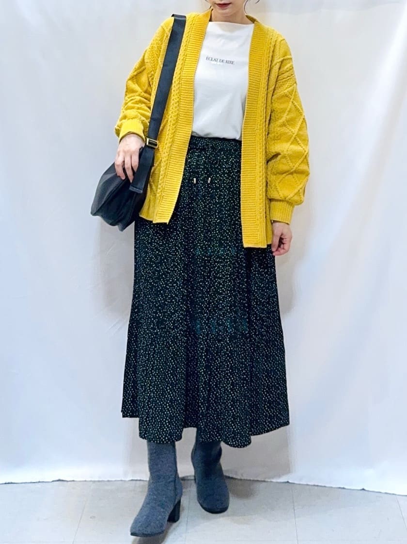 𝐇𝐢𝐫𝐨𝐦𝐢さんの「SHOO･LA･RUE｜【S-LL】美しく見せる ボートネックロンT」を使ったコーディネート