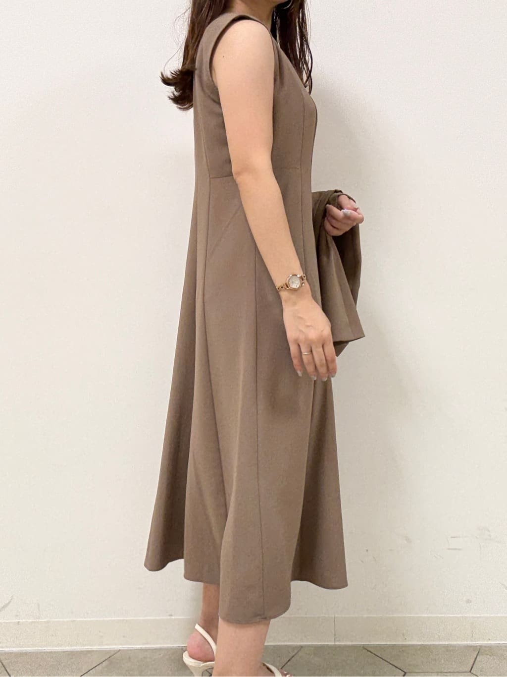 kahoさんの「INDIVI｜【美シルエット】ノースリーブワンピース」を使ったコーディネート