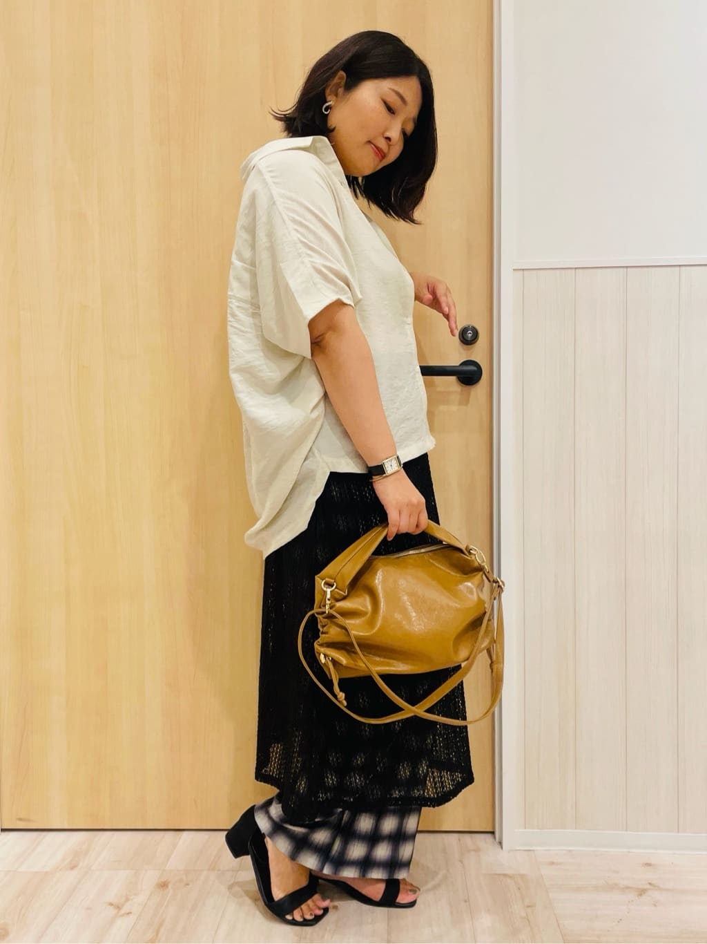 すーさんの「SHOO･LA･RUE｜【洗える/S-LL/5分袖】1枚でも羽織としても。さらさらドレープシャツ」を使ったコーディネート