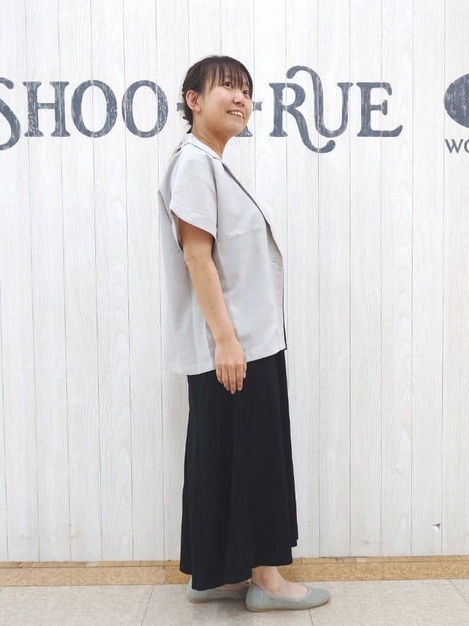 とろろさんの「SHOO･LA･RUE｜【S-LL】さらりと着たい大人のための 麻調半袖ジャケット」を使ったコーディネート