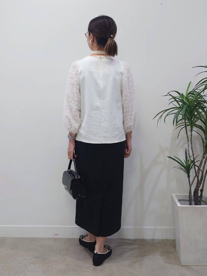 MUTSUKOさんの「UNTITLED｜【丸首/Tシャツ風/短丈】シャギースリーブ ポンチカットソー」を使ったコーディネート