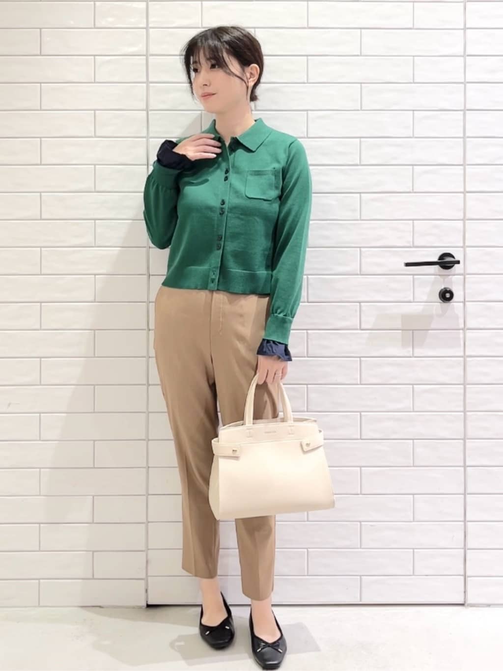 しおりさんの「OPAQUE.CLIP｜《SS-LLサイズ》ハイストレッチイージースティックパンツ【洗濯機洗い可】」を使ったコーディネート