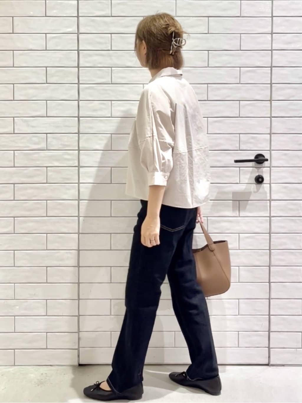 しおりさんの「OPAQUE.CLIP｜切替フォルムシャツ【洗濯機洗い可】」を使ったコーディネート