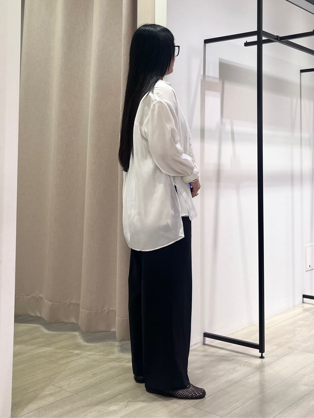hasuさんの「INDIVI｜【体型カバー／清涼感】シアーオーバーシャツ」を使ったコーディネート