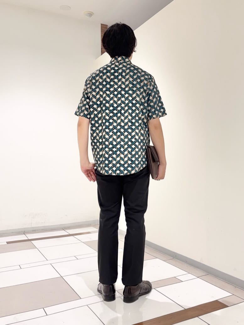 及川さんの「TAKEO KIKUCHI｜【COOL CITY WEAR】籠目アート柄 サッカーシャツ /通気性」を使ったコーディネート