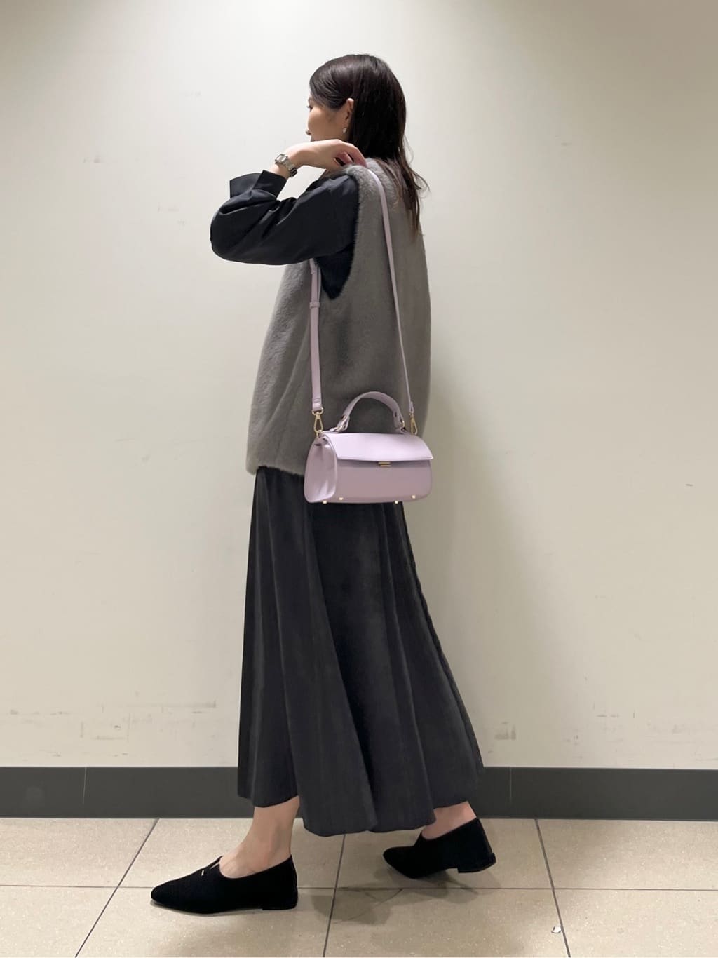 shokoさんの「INDIVI｜【セットアップ可能】スエード調サテンブラウス」を使ったコーディネート