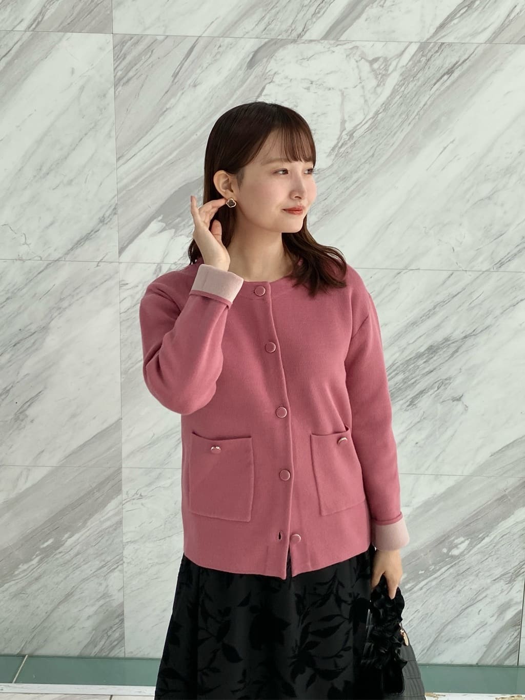 みさかさんの「index｜フラワータックフレアスカート【洗濯機OK／イージーアイロン／防シワ】」を使ったコーディネート