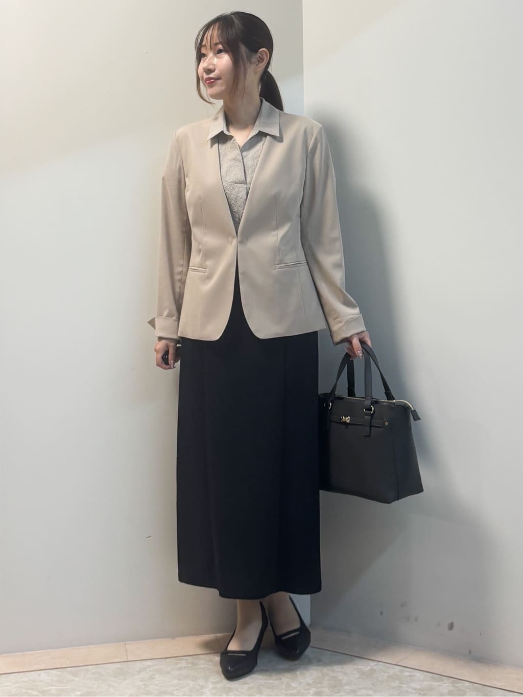 Sawaさんの「Reflect｜【二の腕さりげなくカバー】シャツ衿オフボディブラウス」を使ったコーディネート