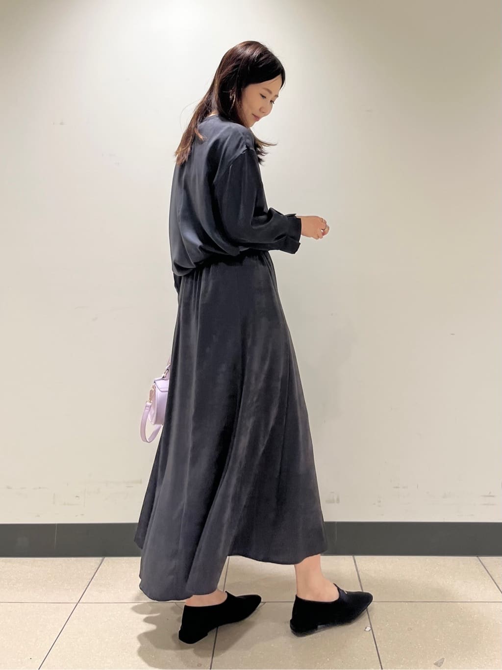shokoさんの「INDIVI｜【セットアップ可能】スエード調サテンブラウス」を使ったコーディネート