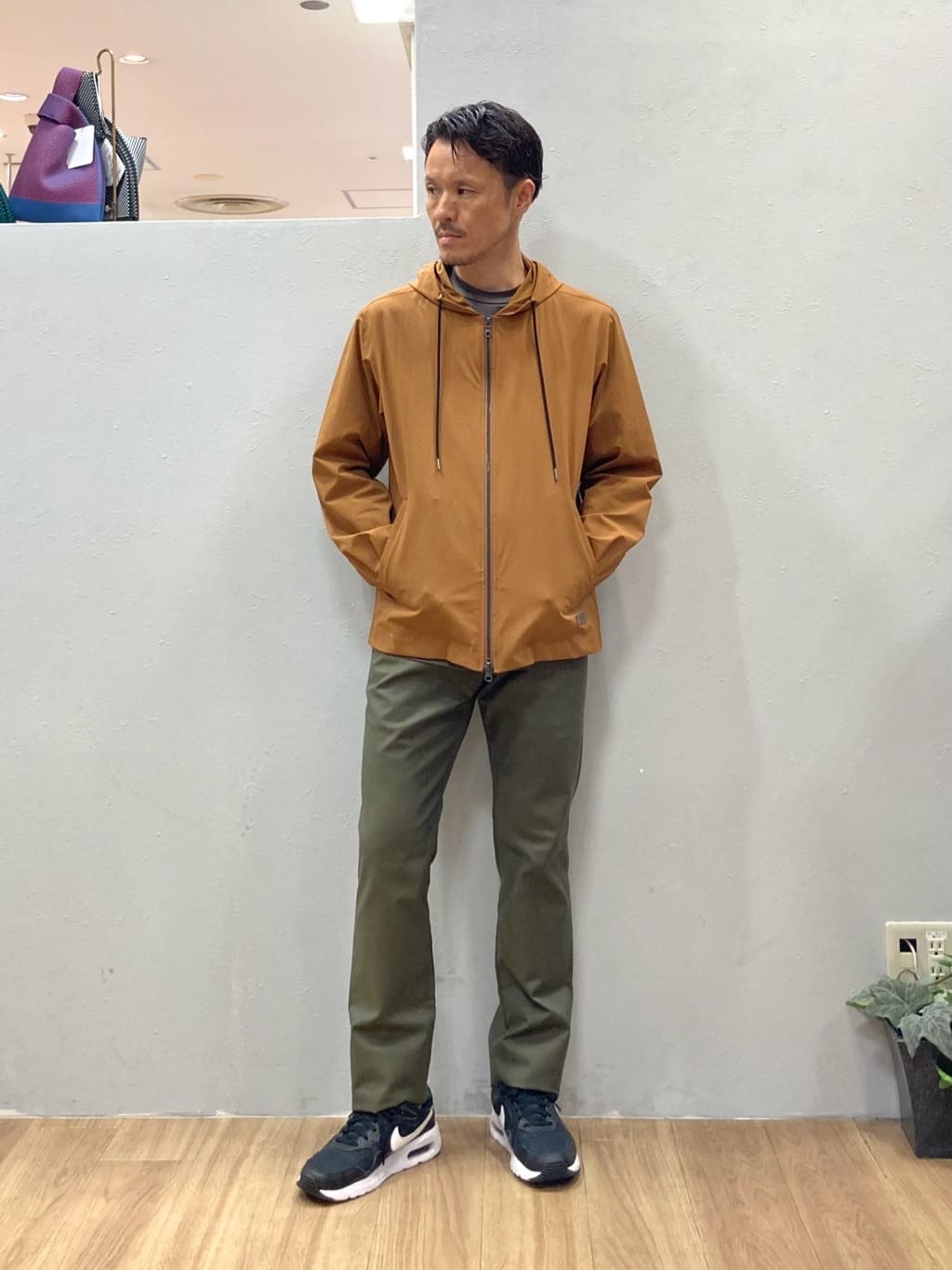 シュンさんの「TAKEO KIKUCHI｜【3D ナイロン ストレッチ】ジップアップ フードブルゾン」を使ったコーディネート
