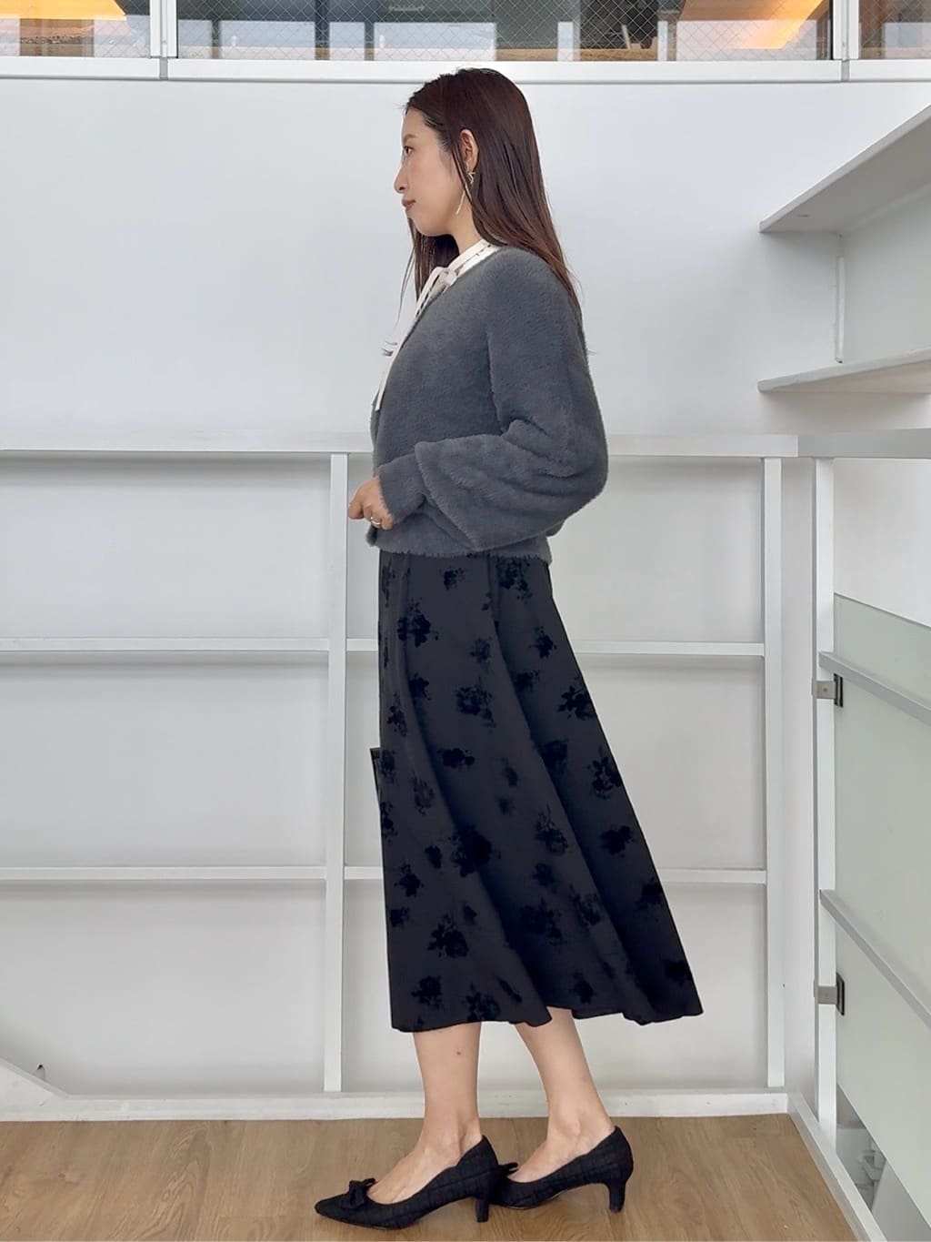 teiさんの「Couture brooch｜【ふわふわ/前後2WAY】フェザーカーディトップス」を使ったコーディネート