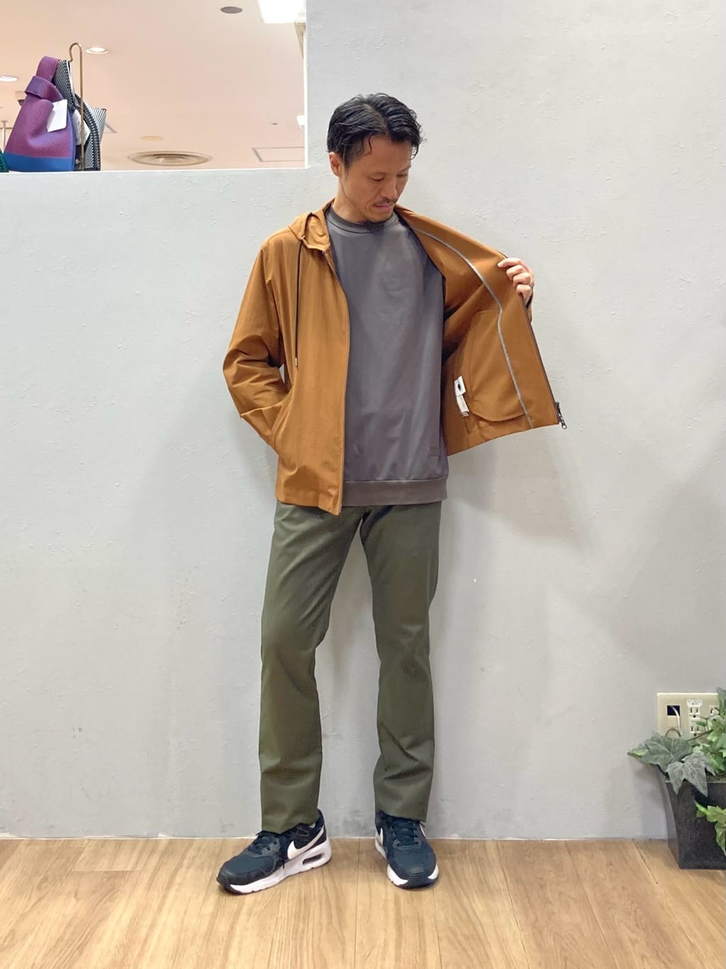 シュンさんの「TAKEO KIKUCHI｜【3D ナイロン ストレッチ】ジップアップ フードブルゾン」を使ったコーディネート