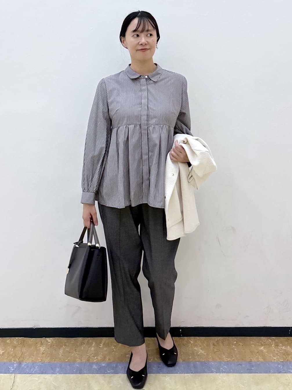 akariさんの「index｜ウールライクストレッチテーパードパンツ／セットアップ対応【洗濯機OK】」を使ったコーディネート