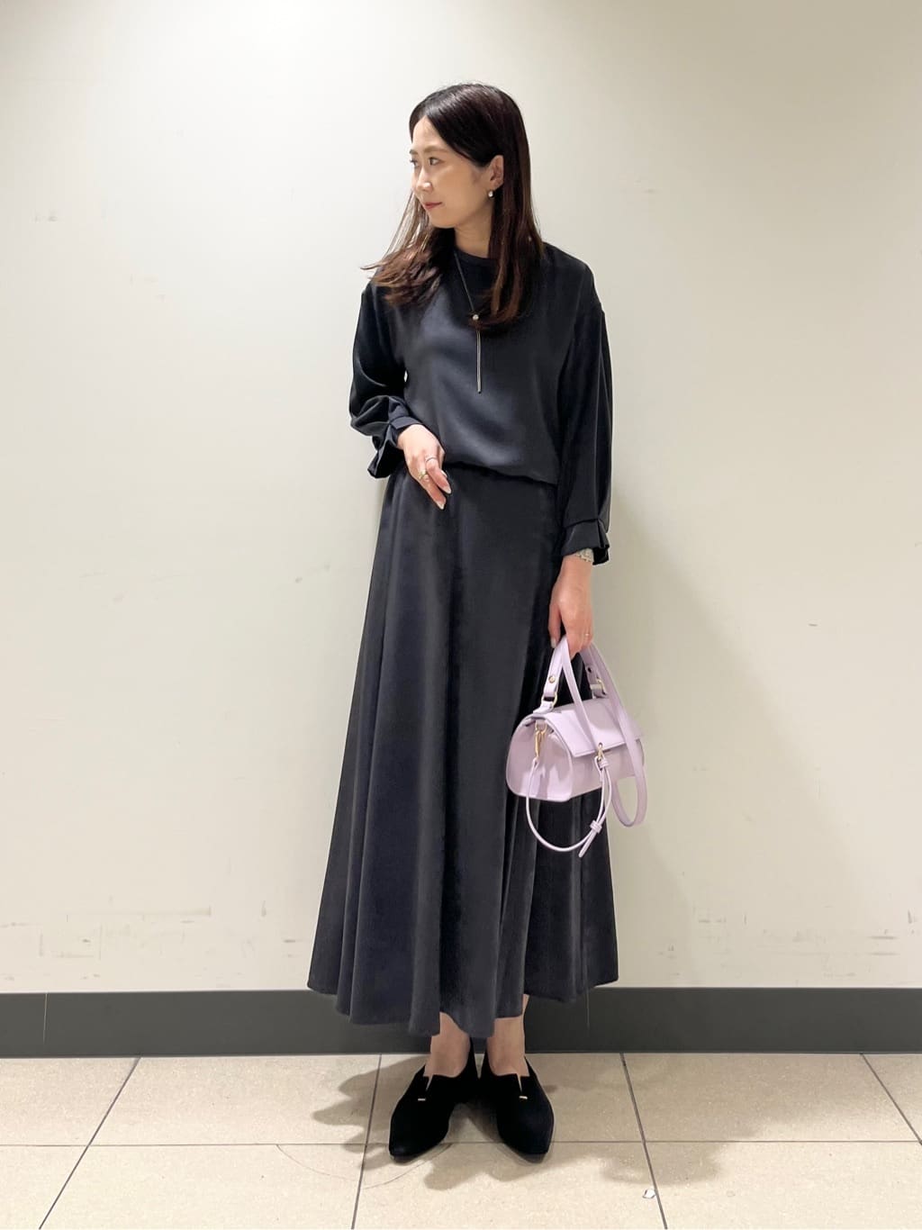 shokoさんの「INDIVI｜【セットアップ可能】スエード調サテンブラウス」を使ったコーディネート