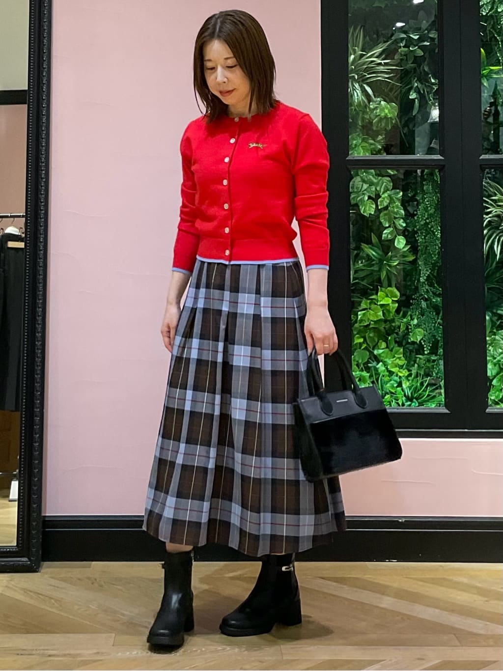 maruさんの「DRESSTERIOR｜◆チェックタックソフトプリーツスカート」を使ったコーディネート
