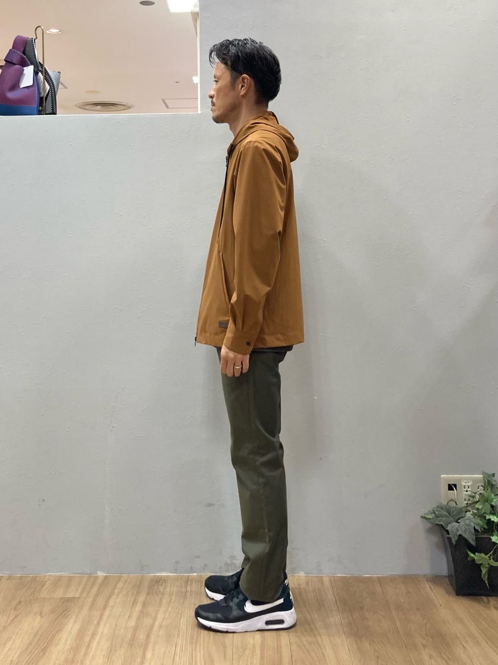シュンさんの「TAKEO KIKUCHI｜【3D ナイロン ストレッチ】ジップアップ フードブルゾン」を使ったコーディネート