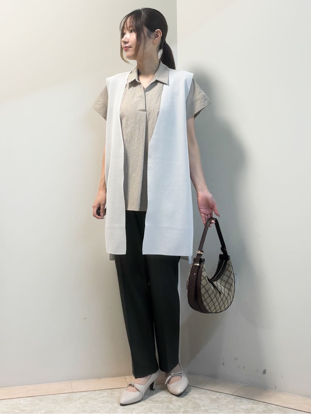 Sawaさんの「Reflect｜【二の腕さりげなくカバー】シャツ衿オフボディブラウス」を使ったコーディネート