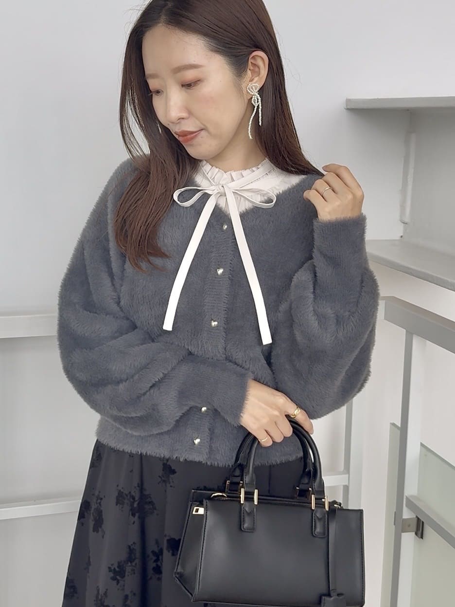 teiさんの「Couture brooch｜【ふわふわ/前後2WAY】フェザーカーディトップス」を使ったコーディネート