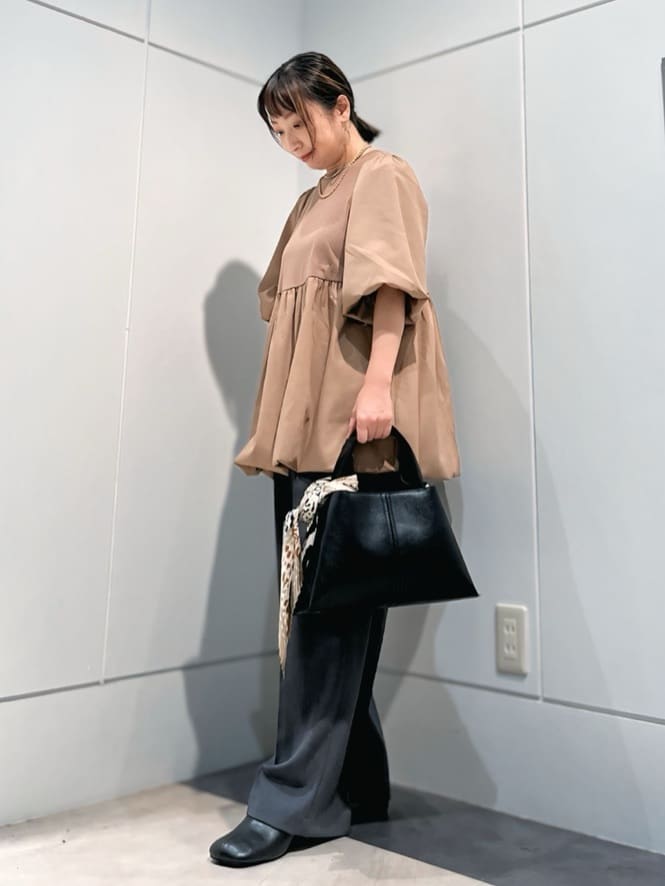 MOさんの「THE SHOP TK｜バルーンスリーブペプラムチュニック【洗える】」を使ったコーディネート