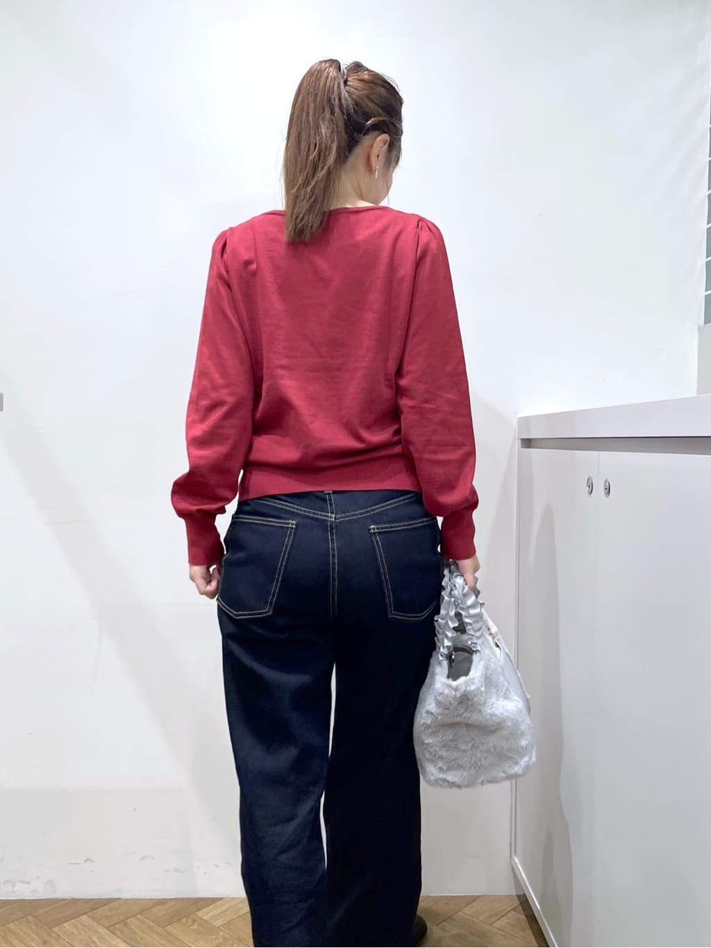 Junさんの「index｜パール調パーツ付きクルーネックニット【洗濯機OK】《8col／XS～3L》」を使ったコーディネート