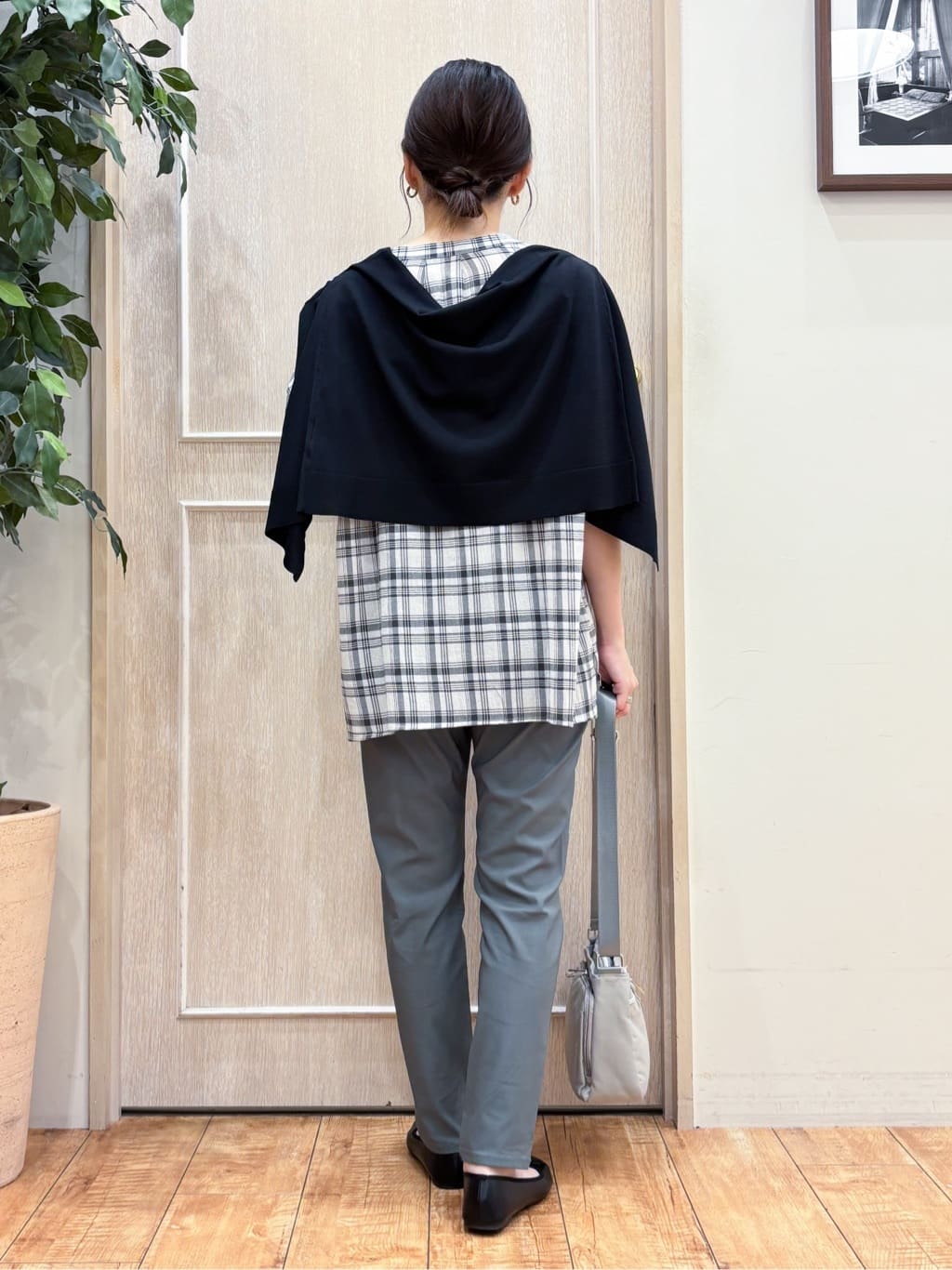 なみさんの「SHOO･LA･RUE｜【洗える/S-LL】上品なラメ使い クルーネック ニットカーディガン」を使ったコーディネート