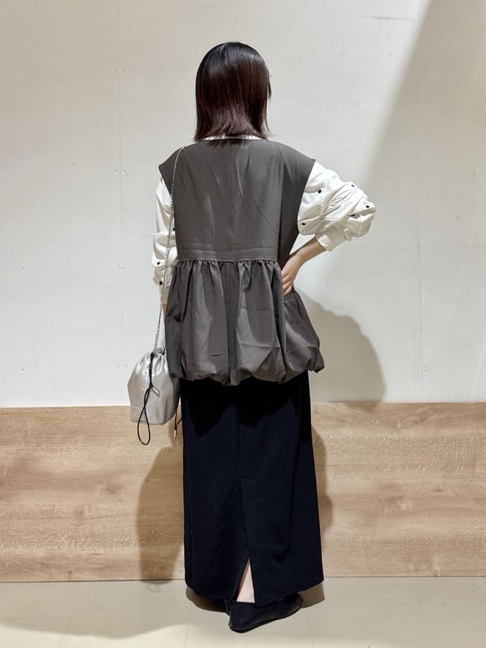 るねさんの「SHOO･LA･RUE｜【S-LL】美シルエット 裾バルーンシルエットジレ」を使ったコーディネート