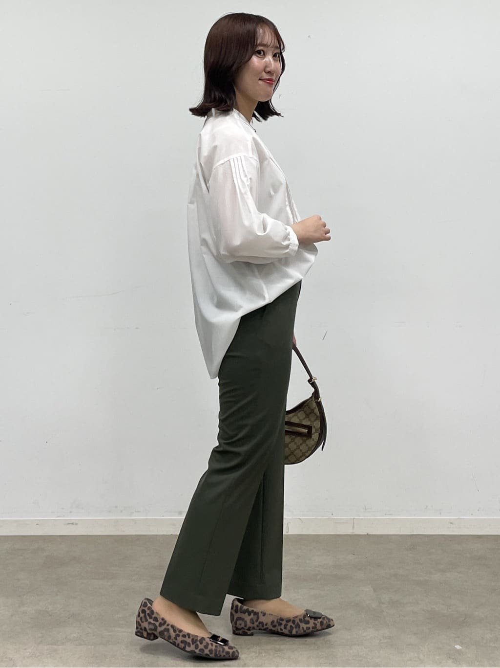 yukariさんの「Reflect｜【程よいゆとり感／体型カバー】ピンタックデザインシャンブレーブラウス」を使ったコーディネート