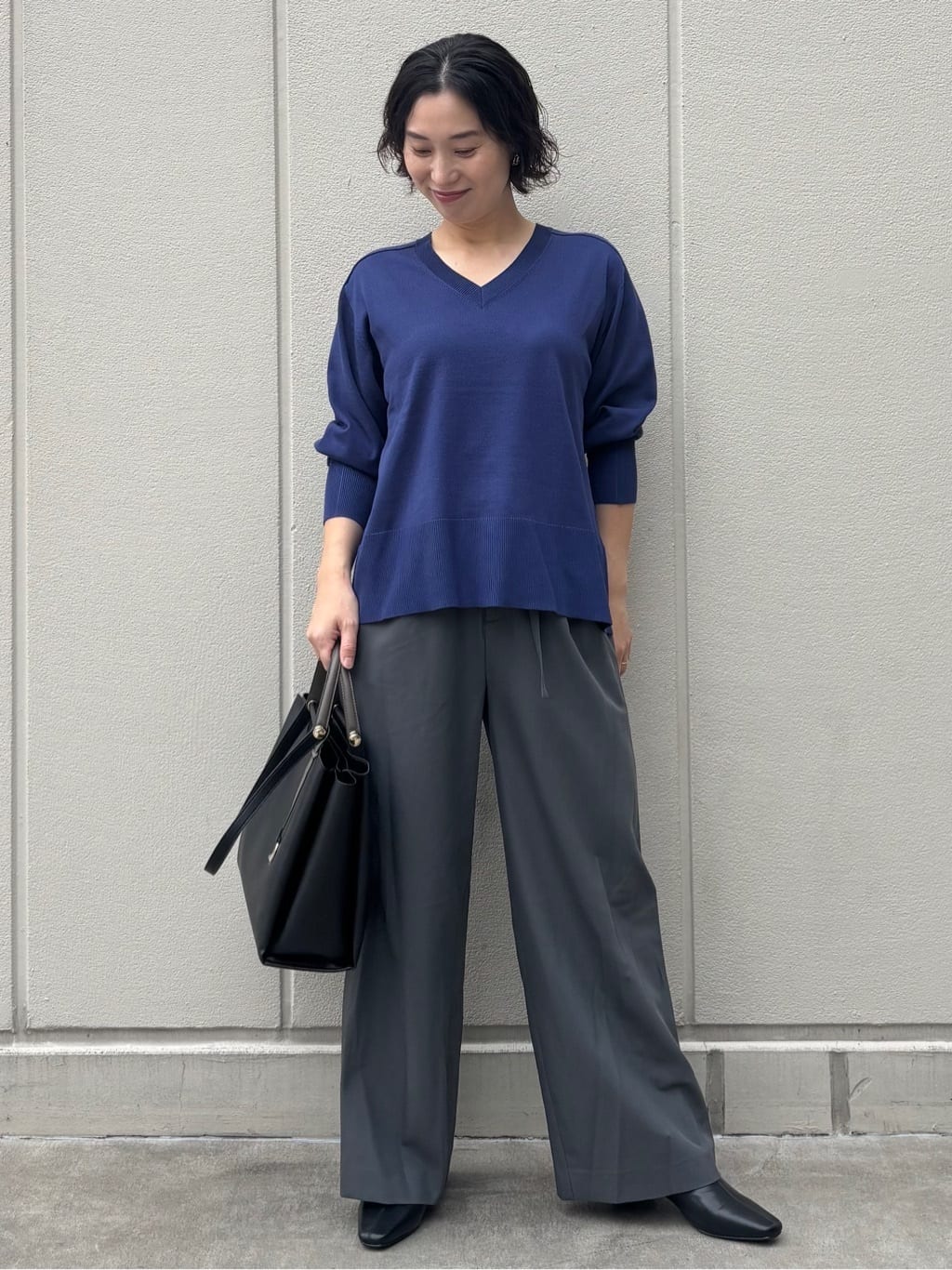 mhさんの「OPAQUE.CLIP｜リラクシーVネックニット【洗濯機洗OK】《6col》」を使ったコーディネート