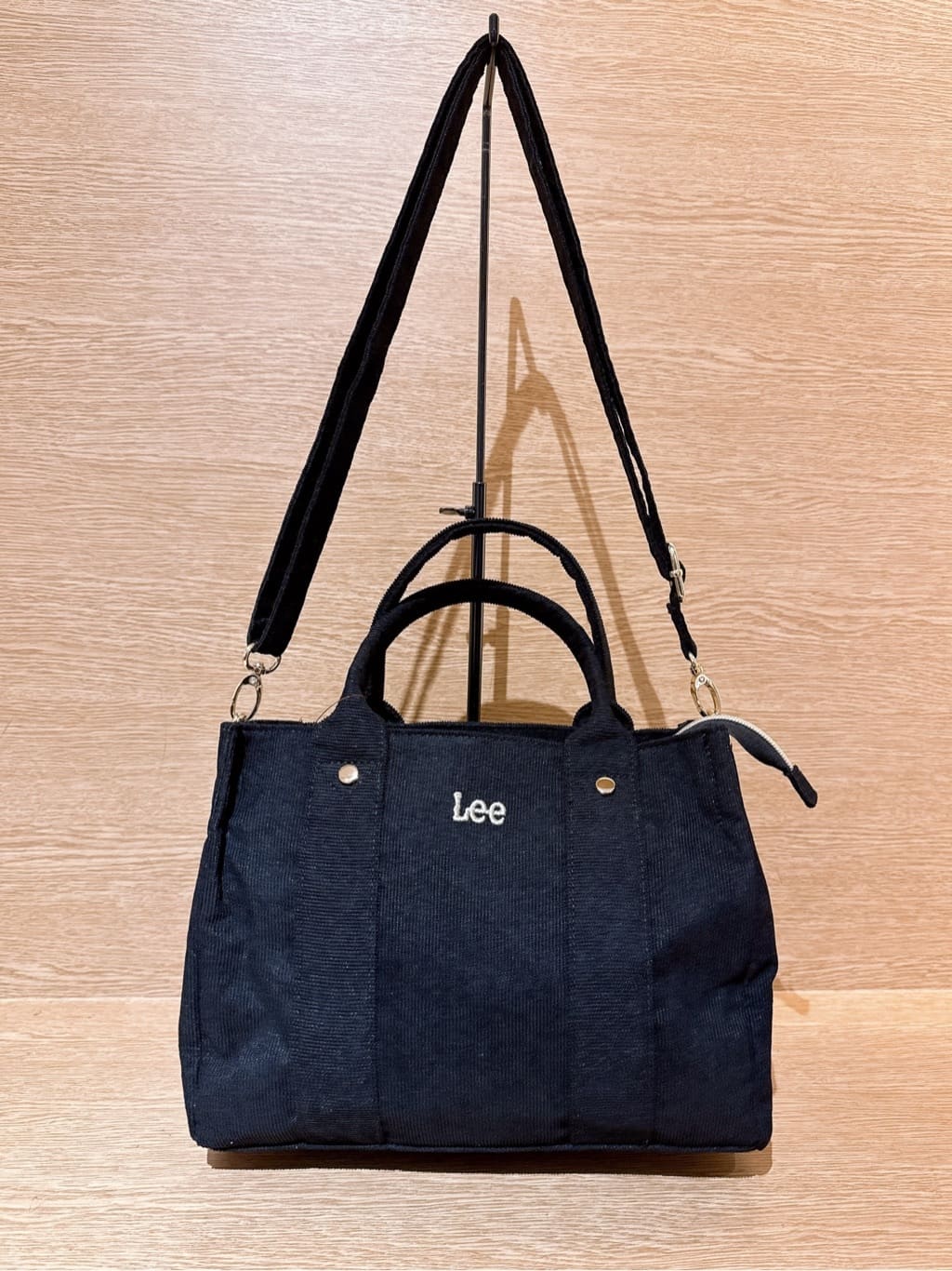 みーさんの「grove｜【Lee別注】コーデュロイスクエアトート」を使ったコーディネート