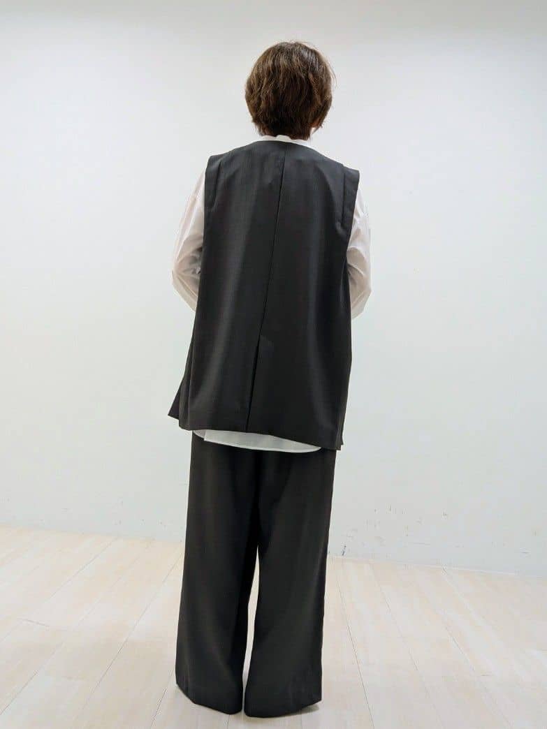 nishiさんの「Reflect｜【ウエスト総ゴム／セットアップ／単品使いOK◎】ベスト＋ストレートパンツセット」を使ったコーディネート