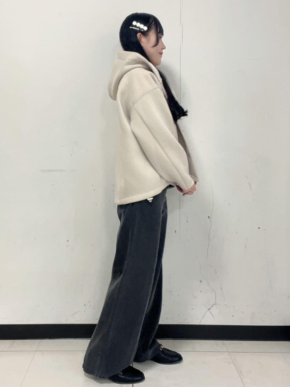 Hitomiさんの「index｜パール調パーツ付きクルーネックニット【洗濯機OK】《8col／XS～3L》」を使ったコーディネート