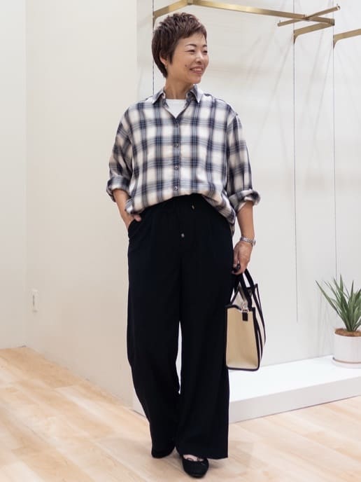 シュウコさんの「grove｜ダンボールコクーンシルエットプルオーバー」を使ったコーディネート