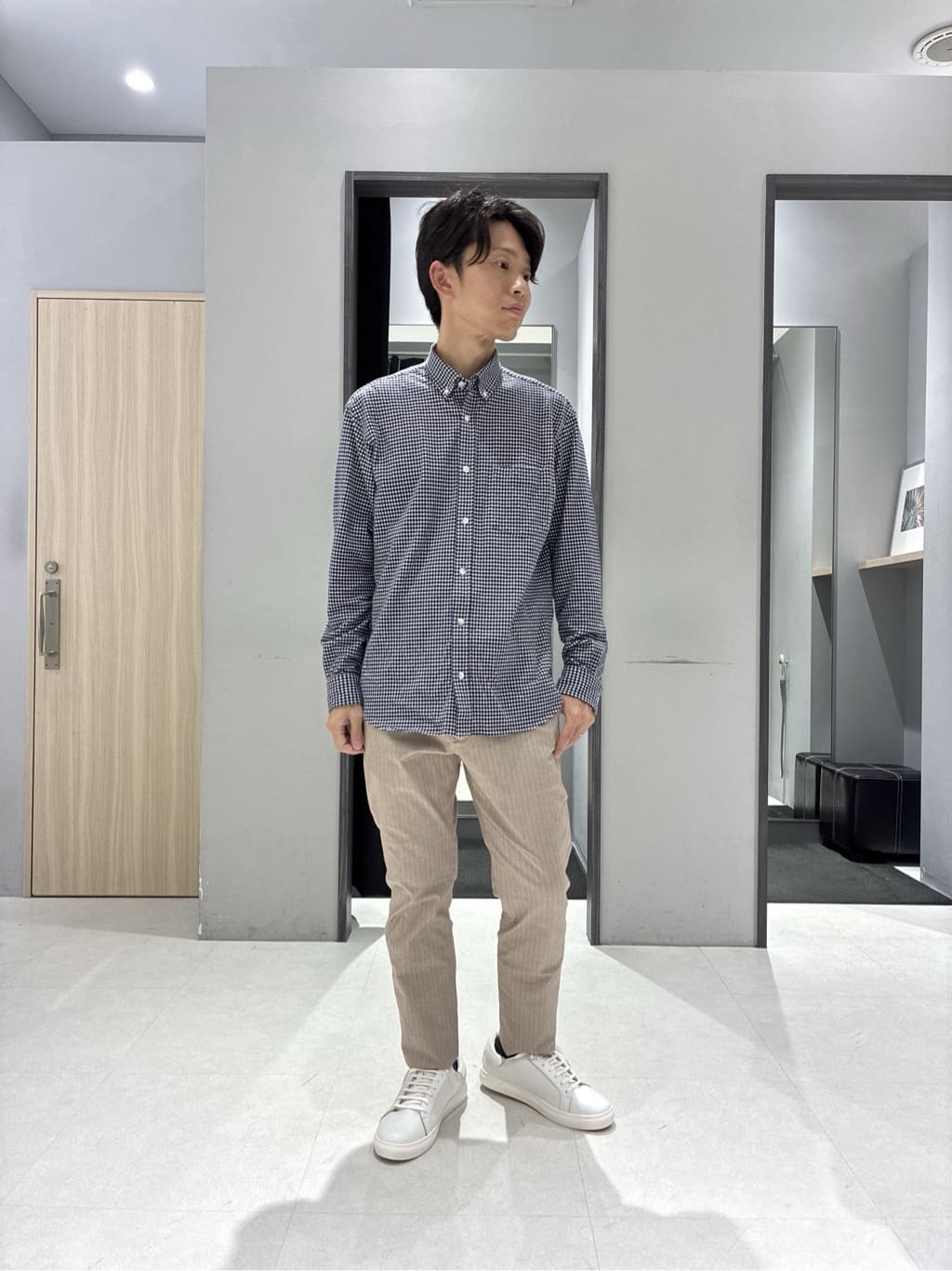 わいずみさんの「TAKEO KIKUCHI｜【抗菌防臭/シーズンレス】シアサッカーギンガムチェック ストレッチシャツ」を使ったコーディネート