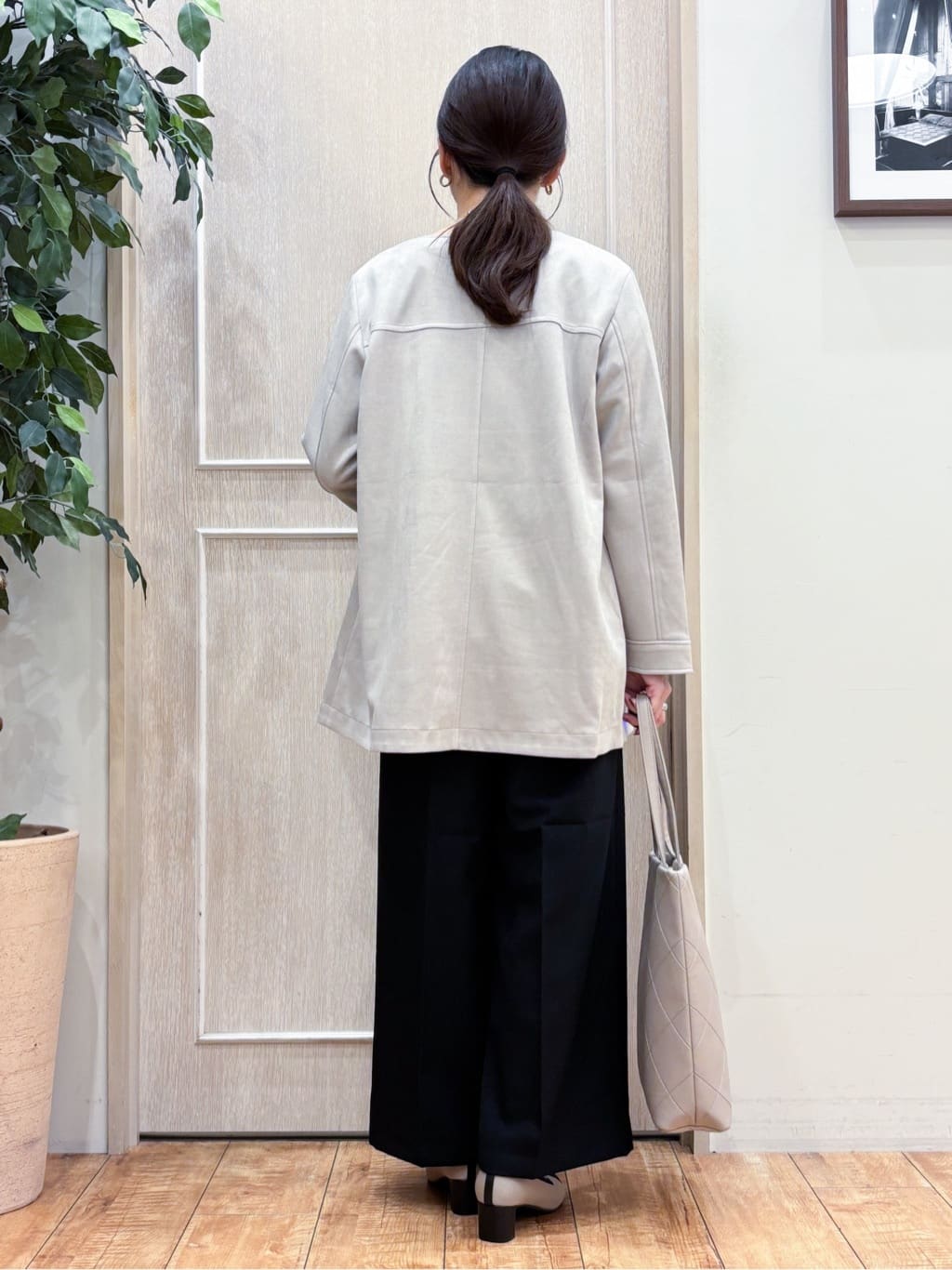 なみさんの「SHOO･LA･RUE｜【2点セット/7分袖】大人のきれい見え お袖タック入りアクセ付きトップス」を使ったコーディネート