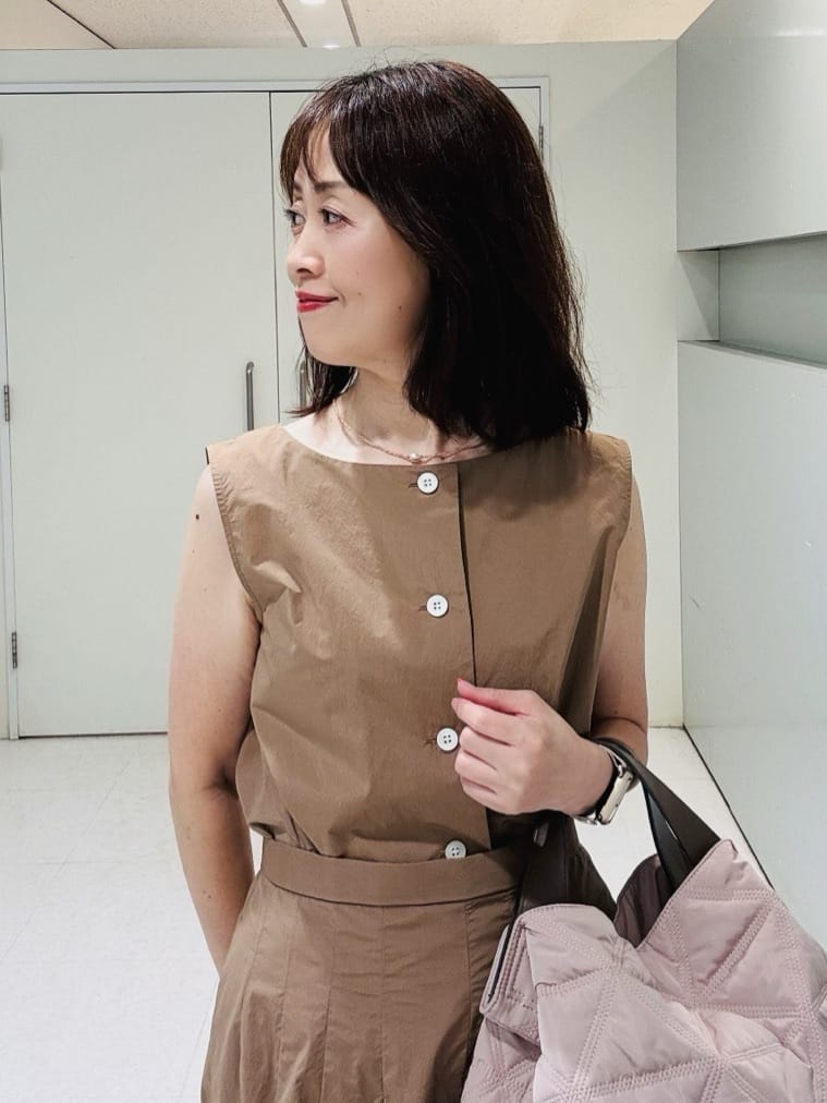 makiさんの「UNTITLED｜【2WAY/セットアップ可/ノースリーブ/前ボタン】ファブリカブラウス」を使ったコーディネート