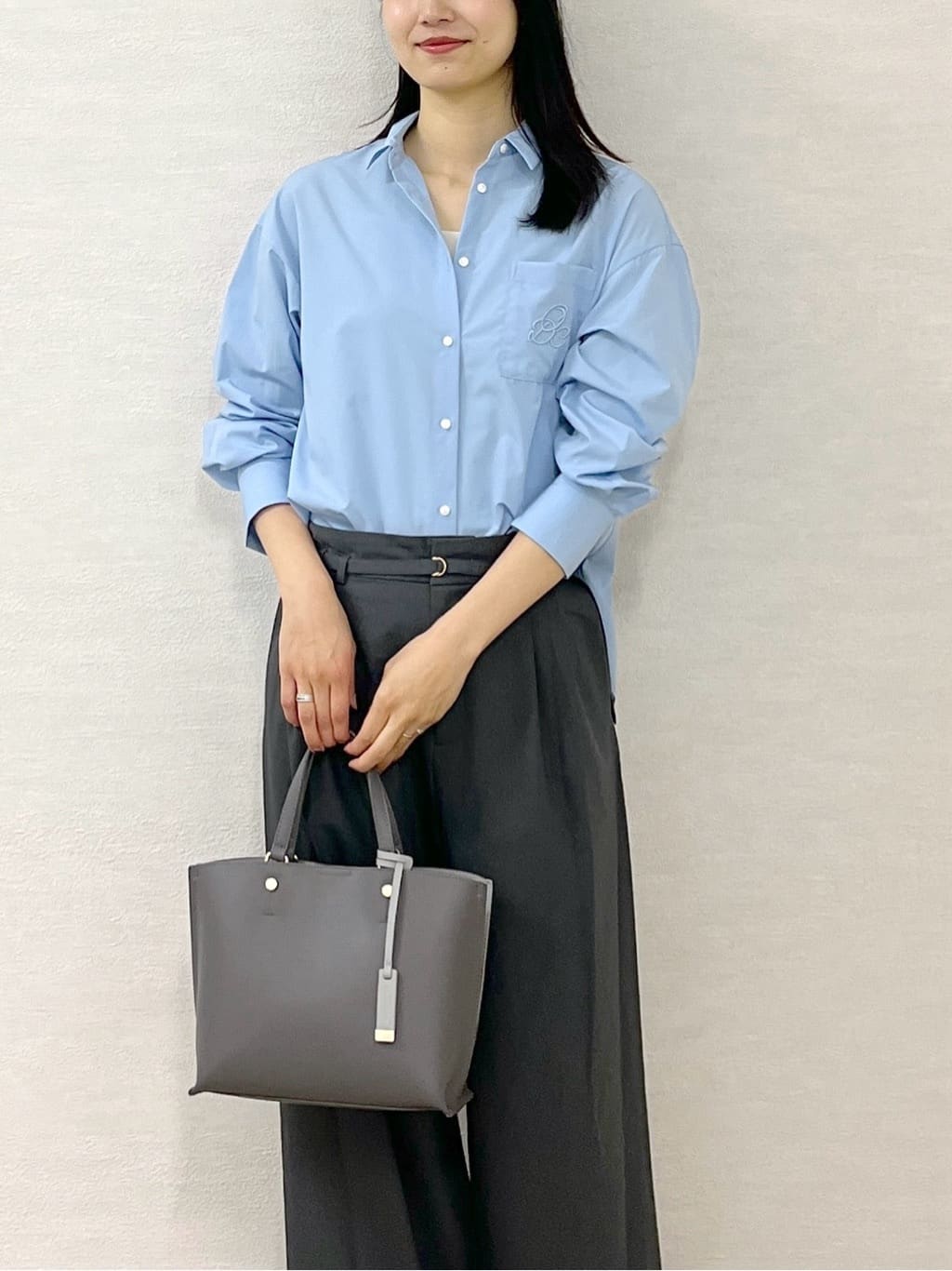 sachikoさんの「OPAQUE.CLIP｜ポケット刺繍レギュラーカラーシャツ【洗濯機OK】」を使ったコーディネート