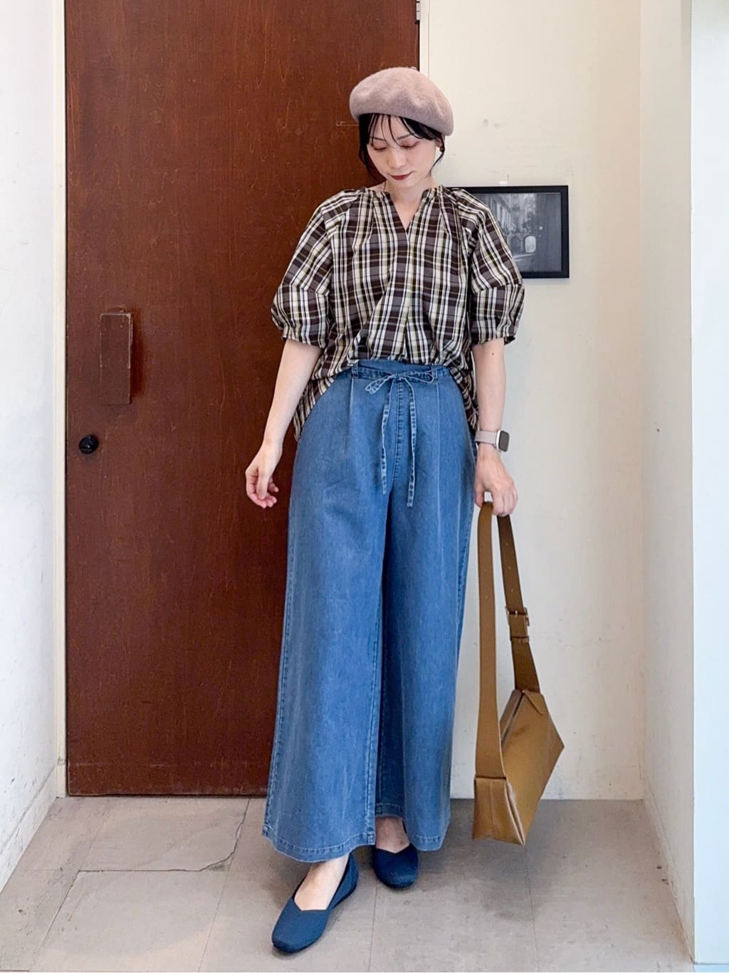𝐇𝐢𝐫𝐨𝐦𝐢さんの「SHOO･LA･RUE｜【S-LL/洗濯後しわになりにくい】ランタンスリーブで女性らしく 5分袖スキッパーブラウス」を使ったコーディネート